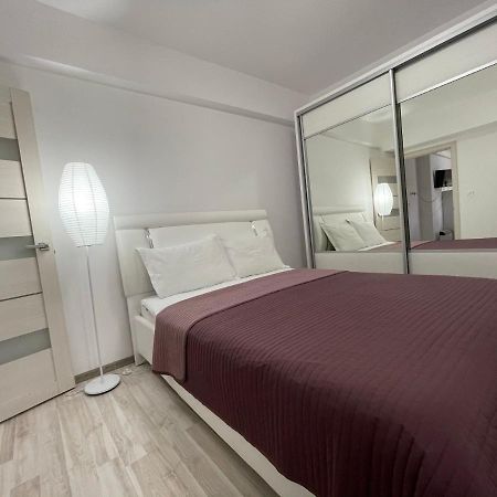 יאשי Renting Solutions Iulius Mall מראה חיצוני תמונה
