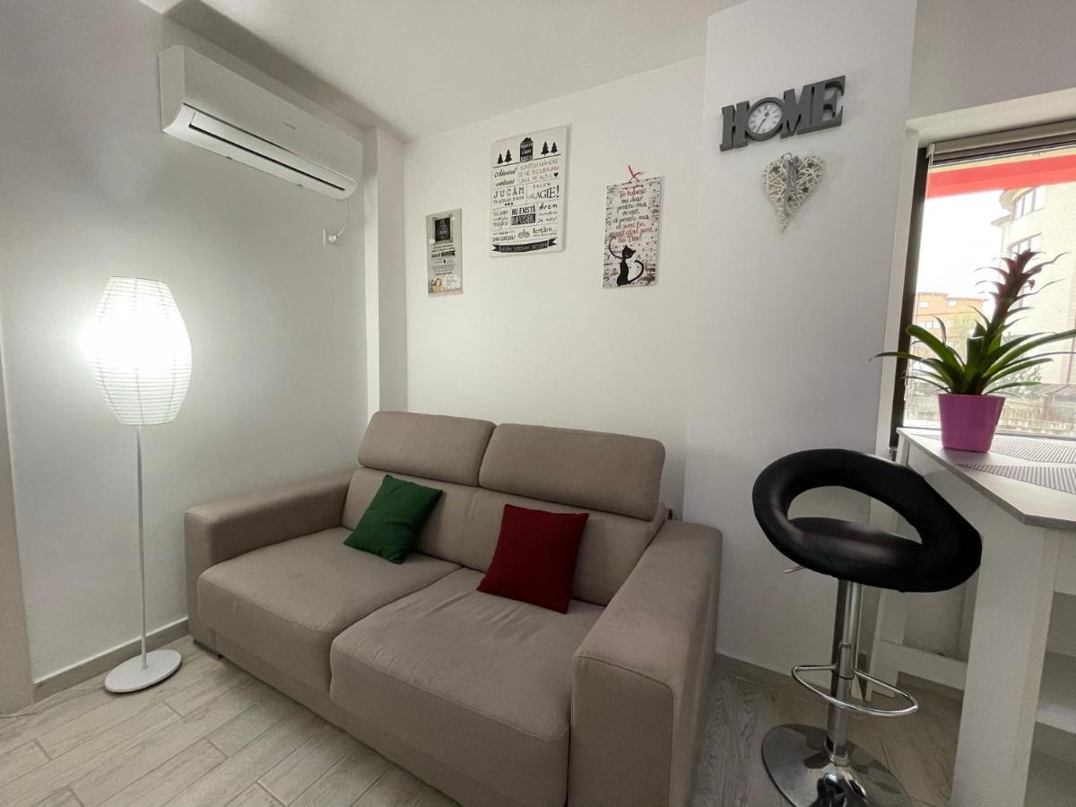 יאשי Renting Solutions Iulius Mall מראה חיצוני תמונה
