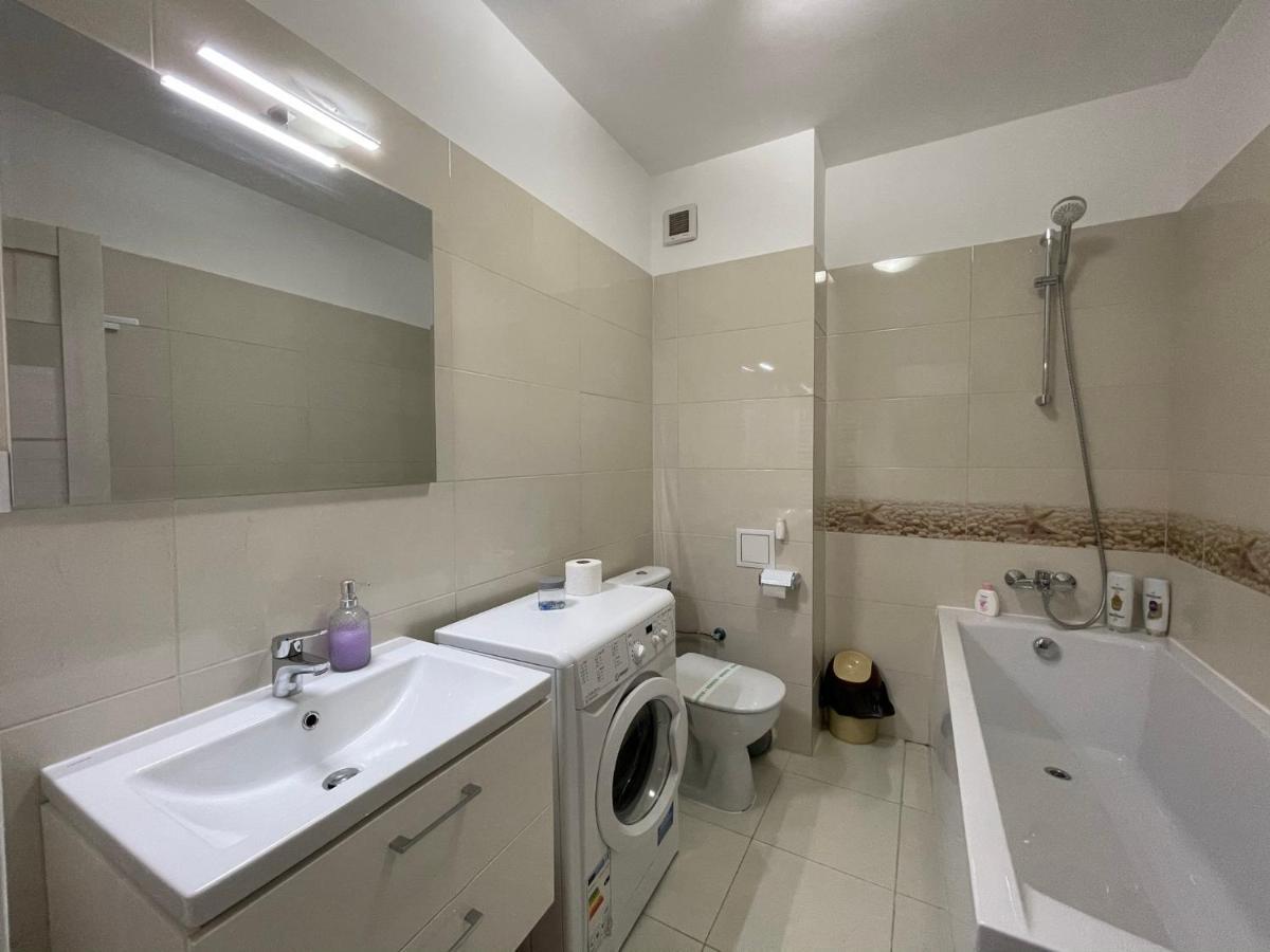 יאשי Renting Solutions Iulius Mall מראה חיצוני תמונה