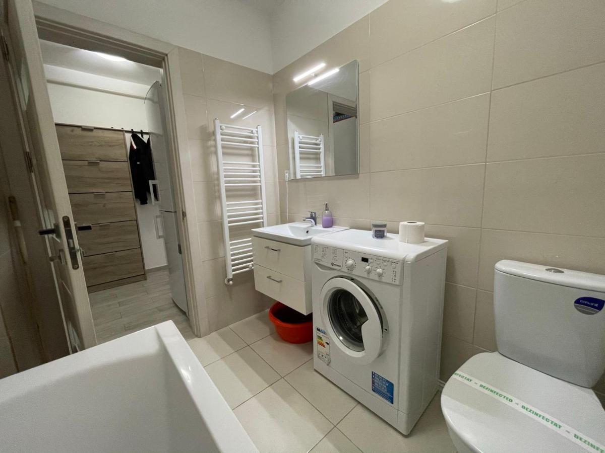 יאשי Renting Solutions Iulius Mall מראה חיצוני תמונה